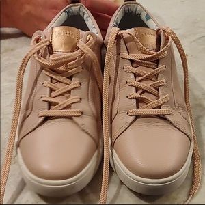 “Like New” Cougar Sneakers